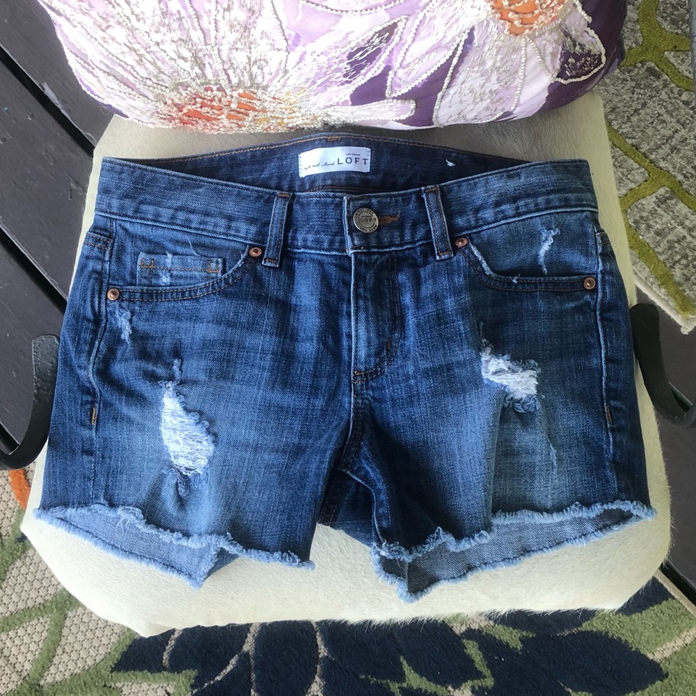 LOFT Shorts Distressed Denim Size 0/25